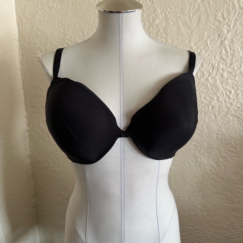 Victoria’s Secret Lightly Lined Plunge Black Bra 38DD FLAWS